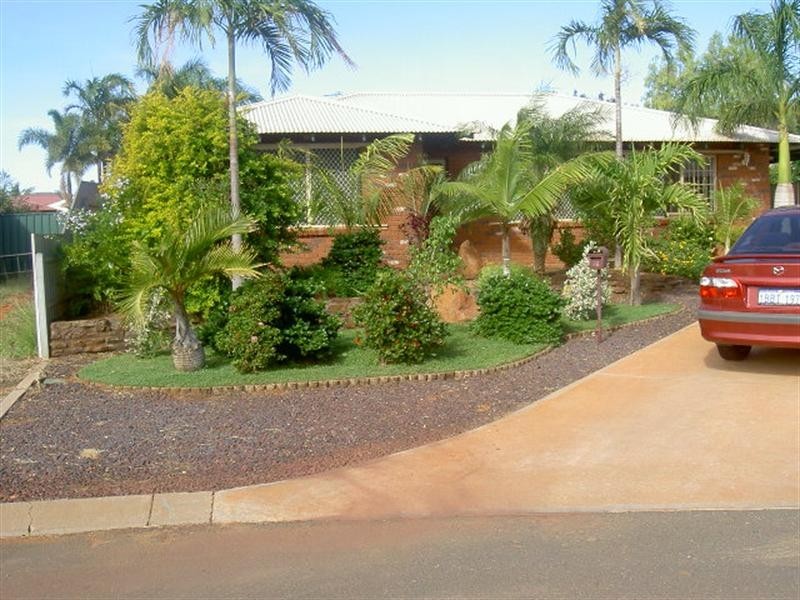 16 WHITE Court, Baynton WA 6714