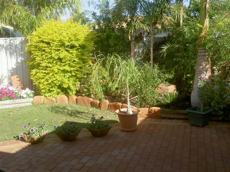 16 WHITE Court, Baynton WA 6714