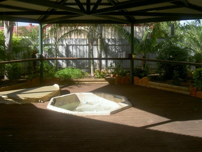 16 WHITE Court, Baynton WA 6714