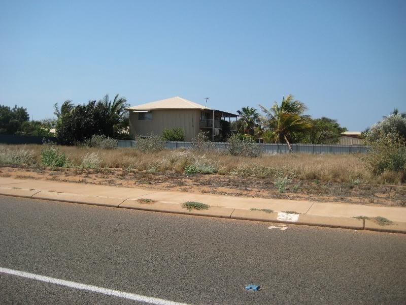 17 Honeymoon Road, Point Samson WA 6720