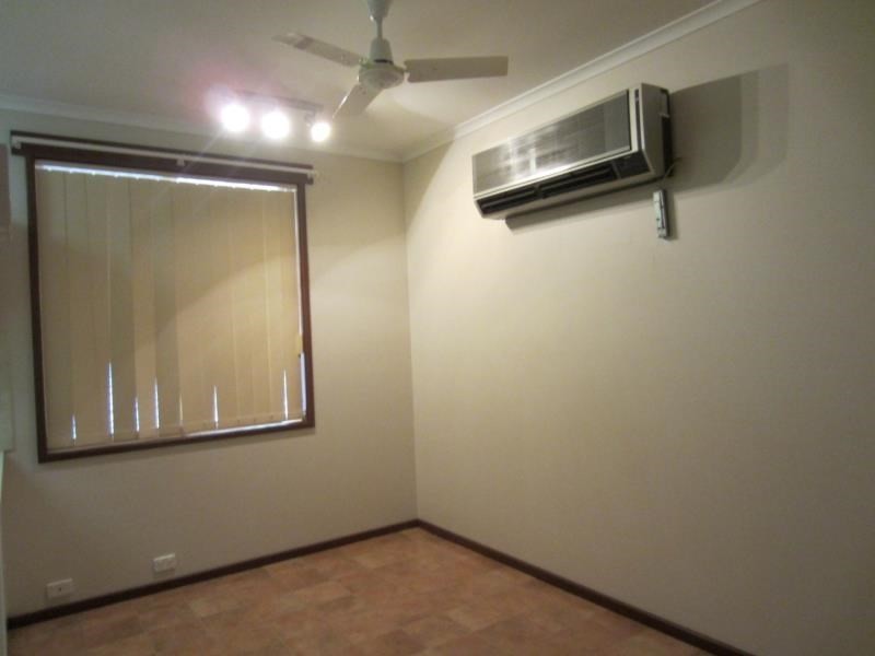 6 Watts Place, Baynton WA 6714