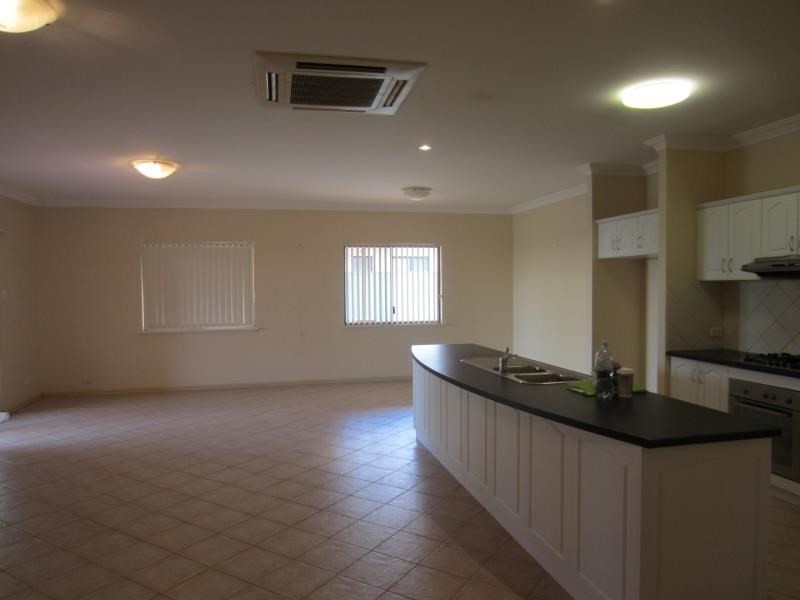 8 Rhonda Road, Baynton WA 6714