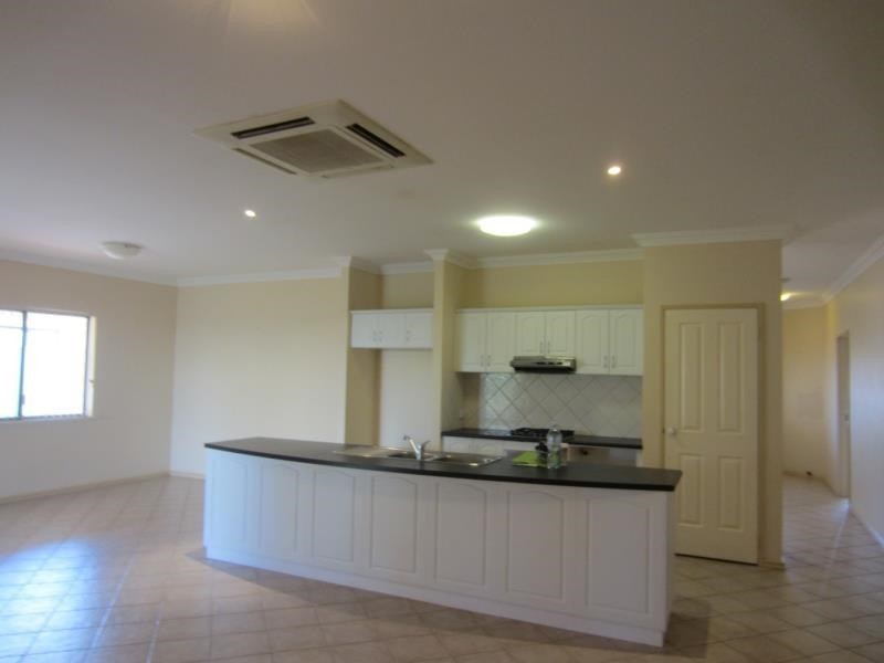 8 Rhonda Road, Baynton WA 6714