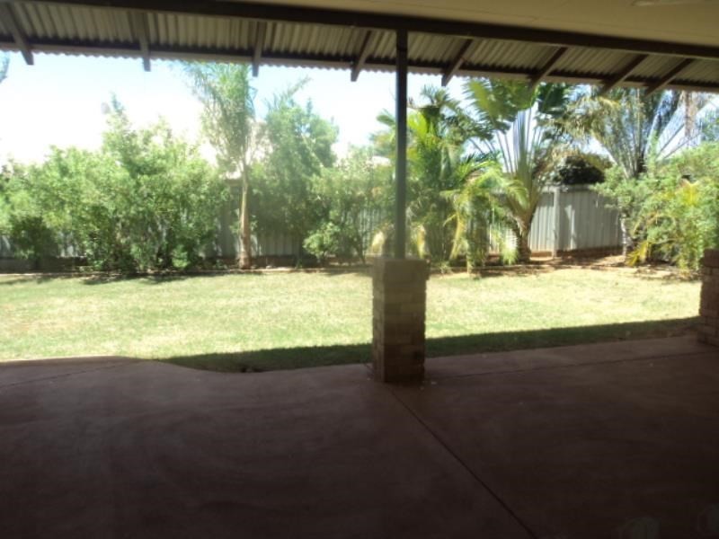 8 Rhonda Road, Baynton WA 6714