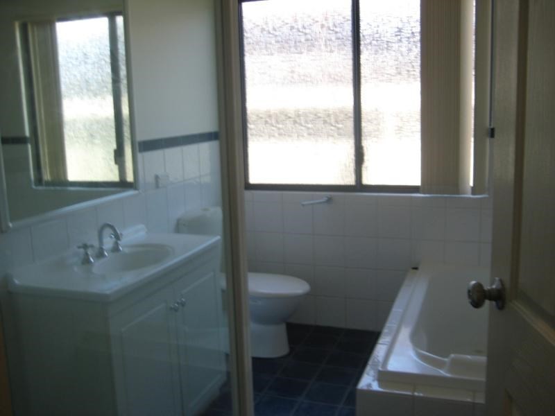 4 Schooner Street, Baynton WA 6714