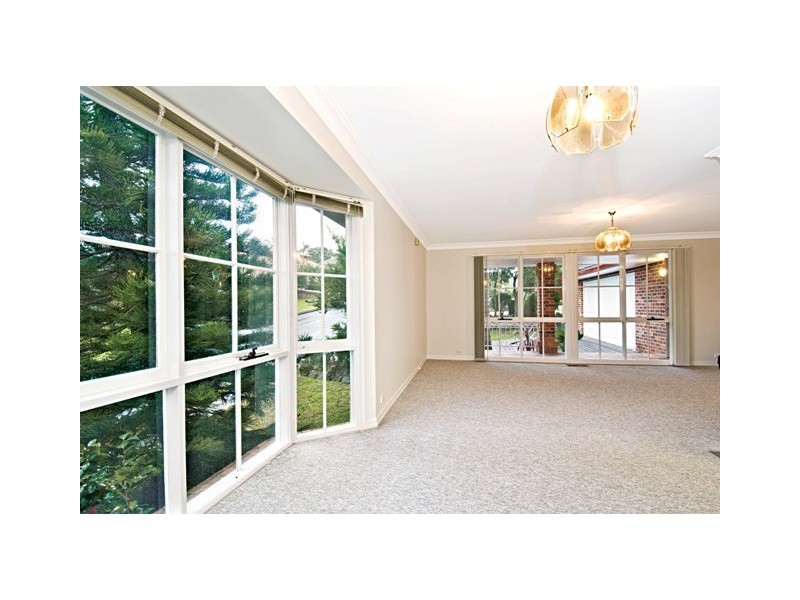 25 Crestwood Drive, Baulkham Hills NSW 2153