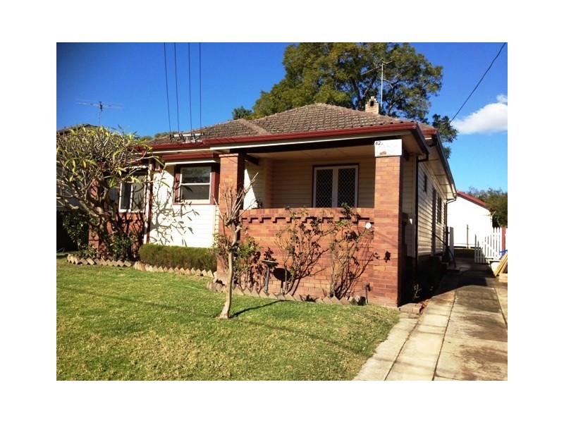 42 Whitehaven Road, Northmead NSW 2152