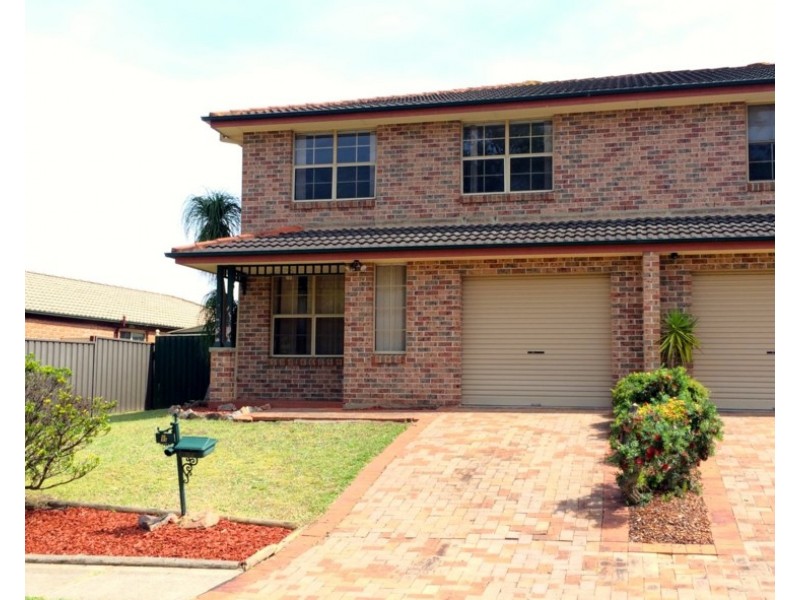 8B Manorhouse Boulevard, Quakers Hill NSW 2763