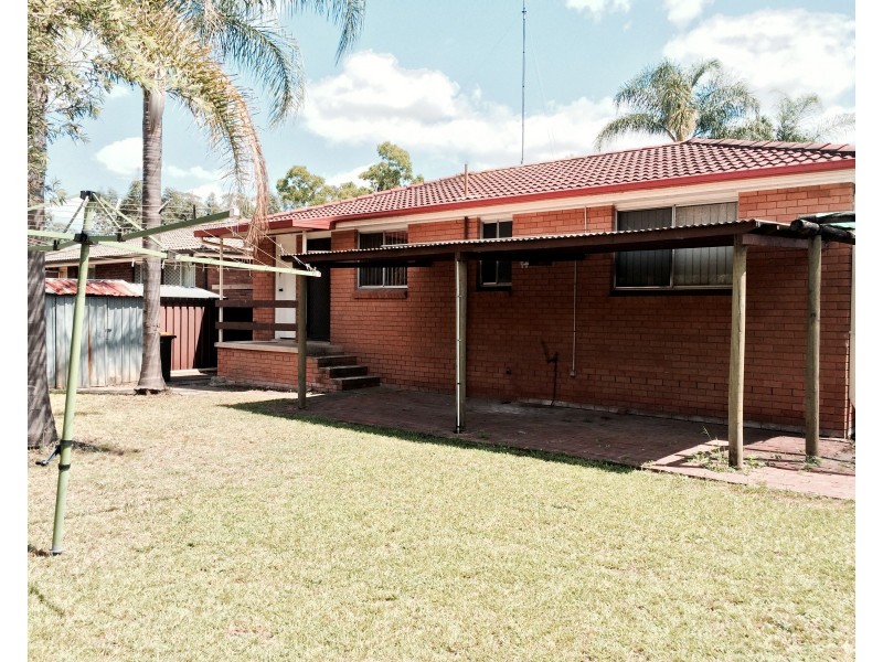 33 Elwood Crescent, Quakers Hill NSW 2763
