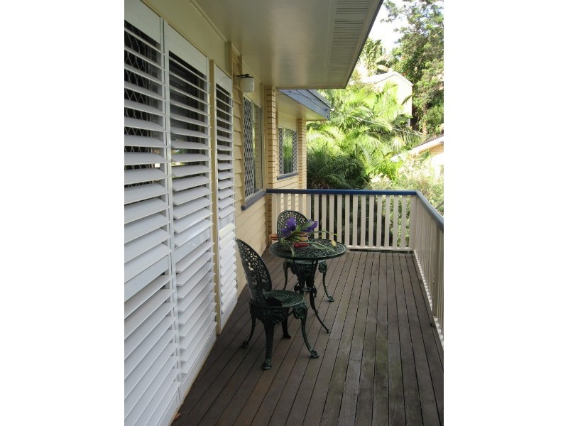 8 Whitian Street, Chapel Hill QLD 4069