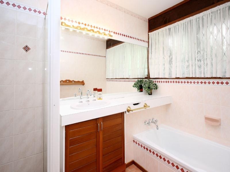 280 Chapel Hill Road, Chapel Hill QLD 4069