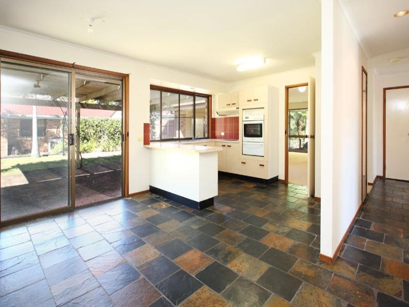 31 Greenford Street, Chapel Hill QLD 4069