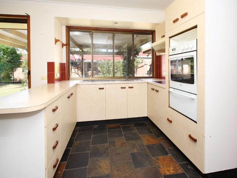 31 Greenford Street, Chapel Hill QLD 4069