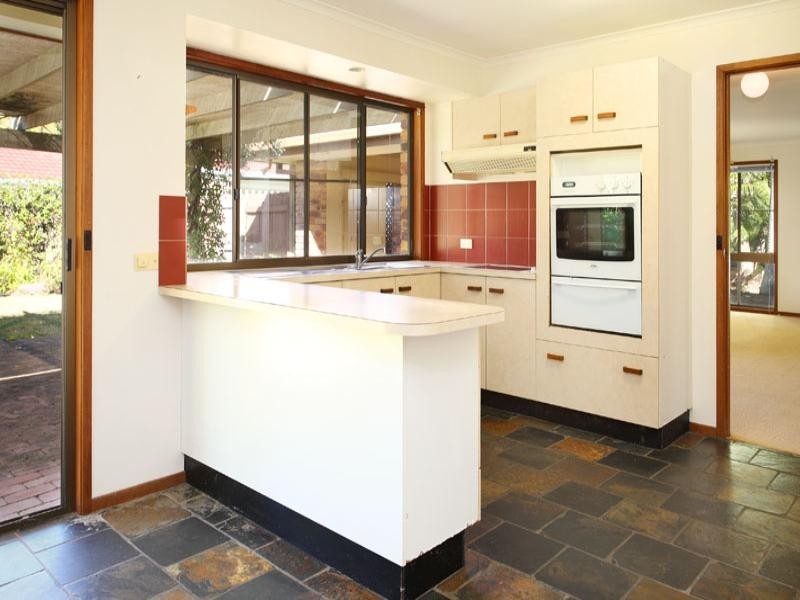 31 Greenford Street, Chapel Hill QLD 4069