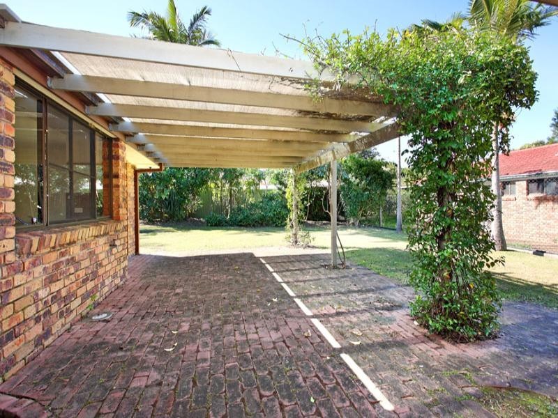 31 Greenford Street, Chapel Hill QLD 4069