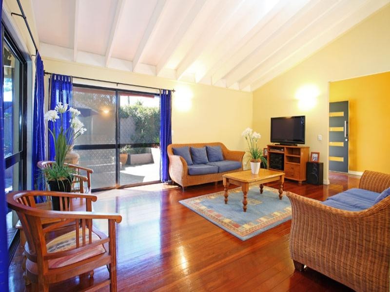 32 Chapel Hill Road, Chapel Hill QLD 4069