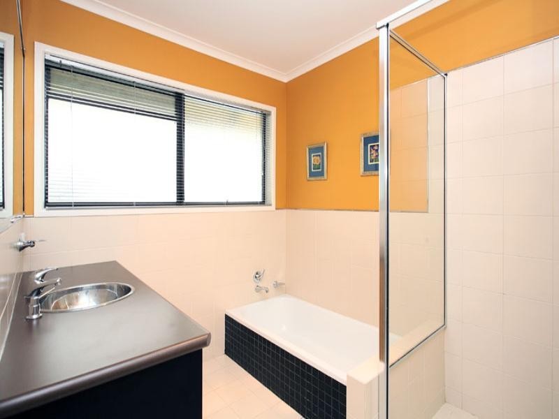 32 Chapel Hill Road, Chapel Hill QLD 4069