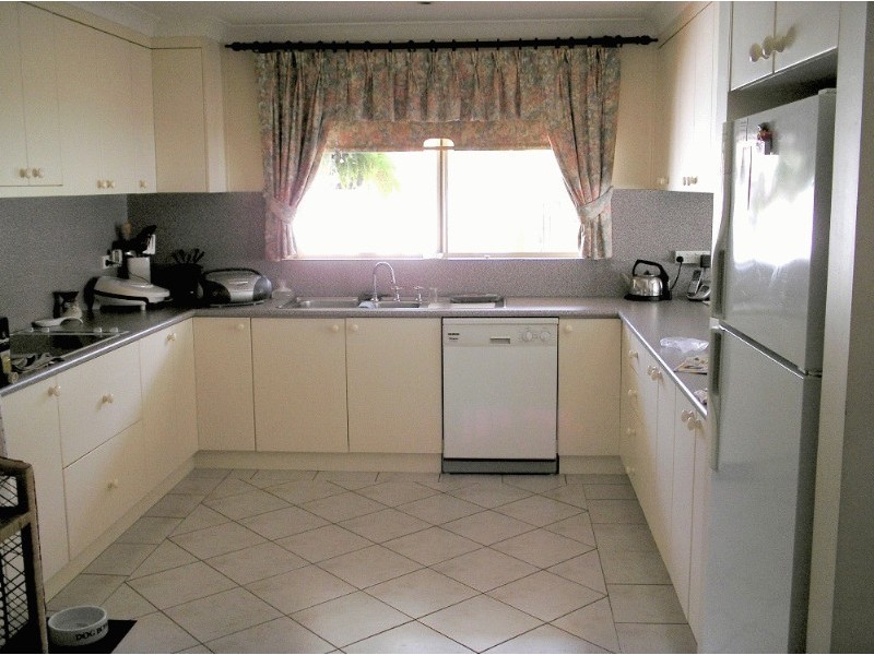 18 Beauty Crescent, Surfside NSW 2536