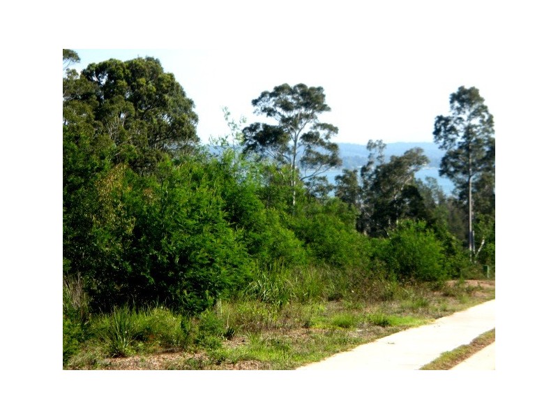105 Courtenay Crescent, Batemans Bay NSW 2536