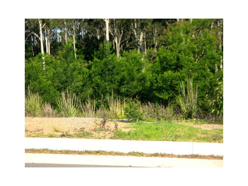 105 Courtenay Crescent, Batemans Bay NSW 2536