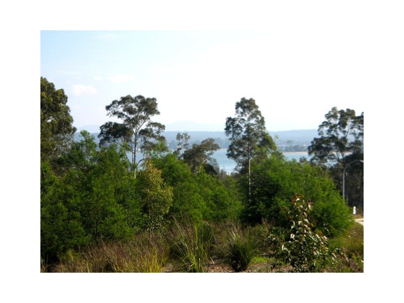105 Courtenay Crescent, Batemans Bay NSW 2536
