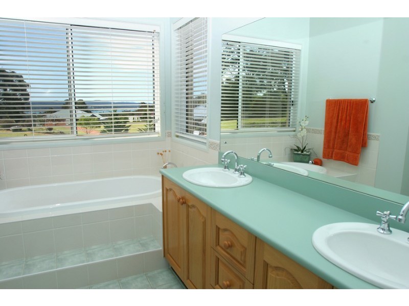 137 Vista Avenue, Catalina NSW 2536