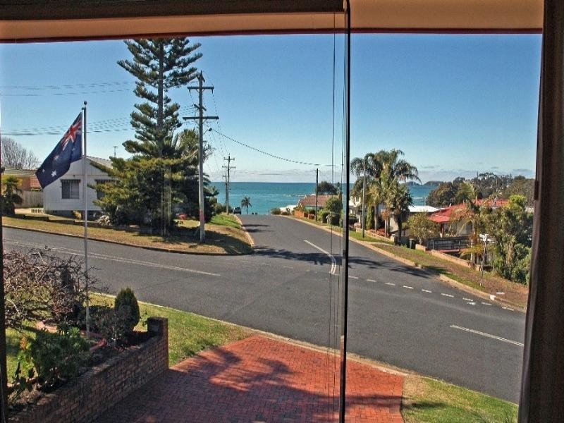18 Calton Road, Batemans Bay NSW 2536