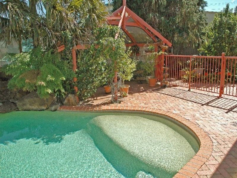 18 Calton Road, Batemans Bay NSW 2536