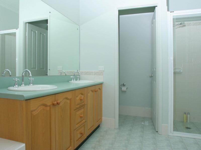 137 Vista Avenue, Batemans Bay NSW 2536