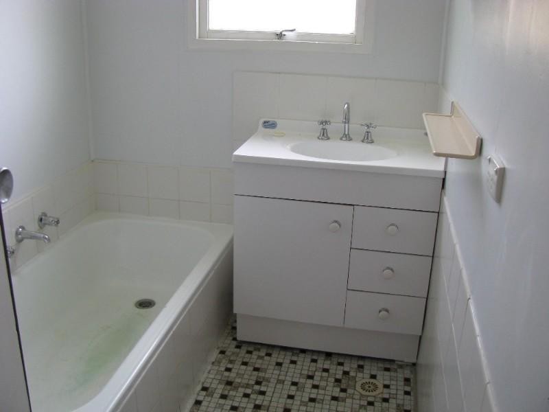 4 Edward Road, Batehaven NSW 2536