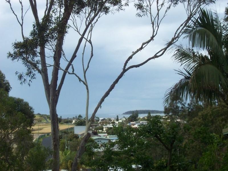 35 Forest Parade, Tomakin NSW 2537