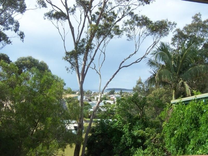 35 Forest Parade, Tomakin NSW 2537