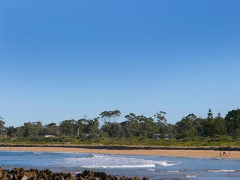 35 Forest Parade, Tomakin NSW 2537