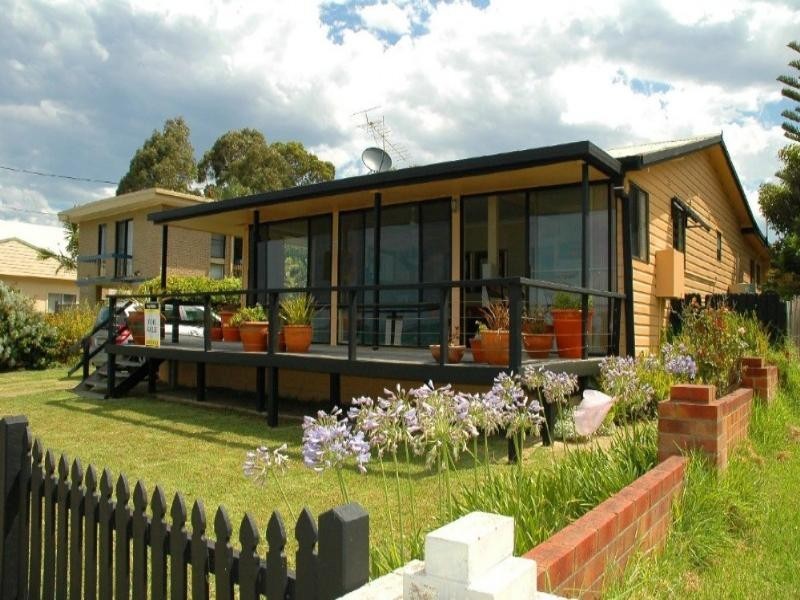 362 Beach Road, Batehaven NSW 2536