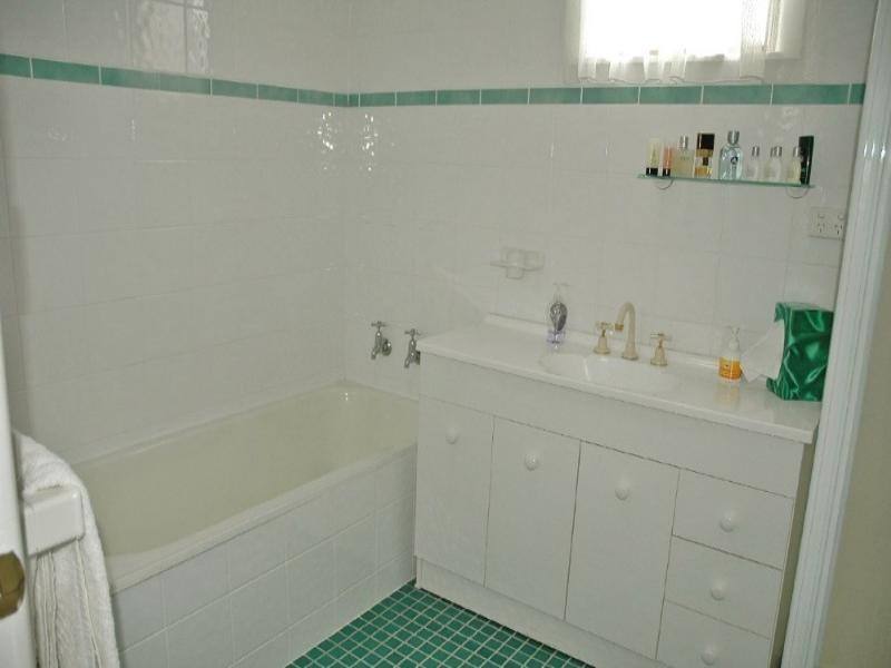 362 Beach Road, Batehaven NSW 2536