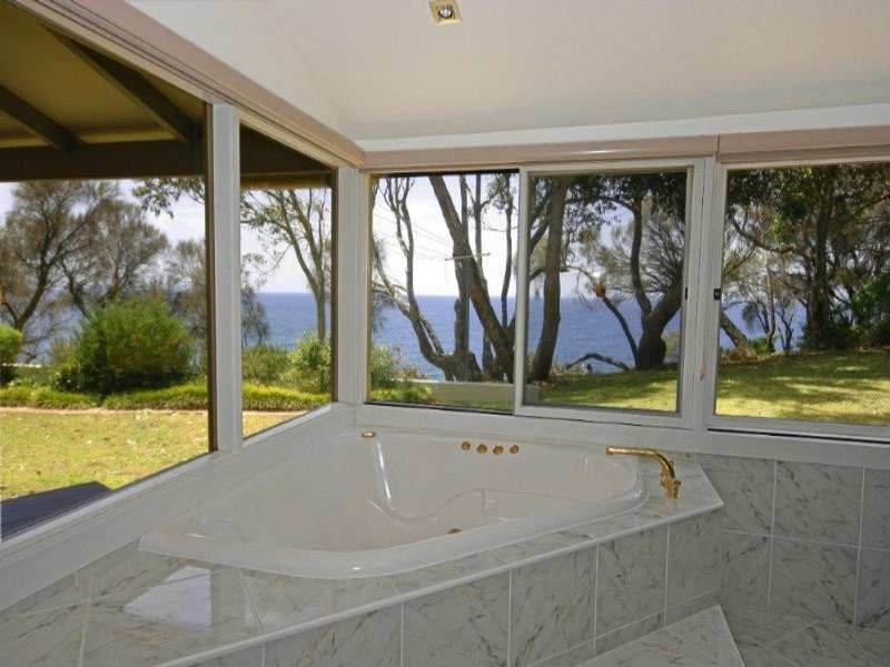 2 Karoo Crescent, Batemans Bay NSW 2536