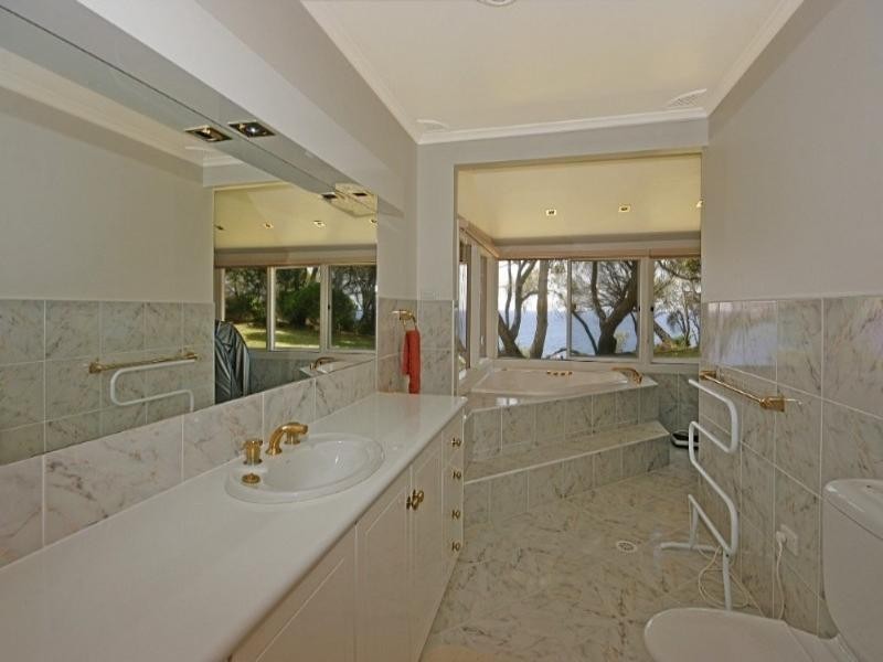 2 Karoo Crescent, Batemans Bay NSW 2536