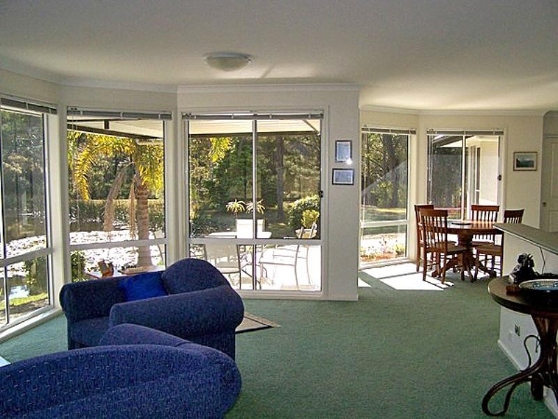 6 Brown Close, Moruya Heads NSW 2537