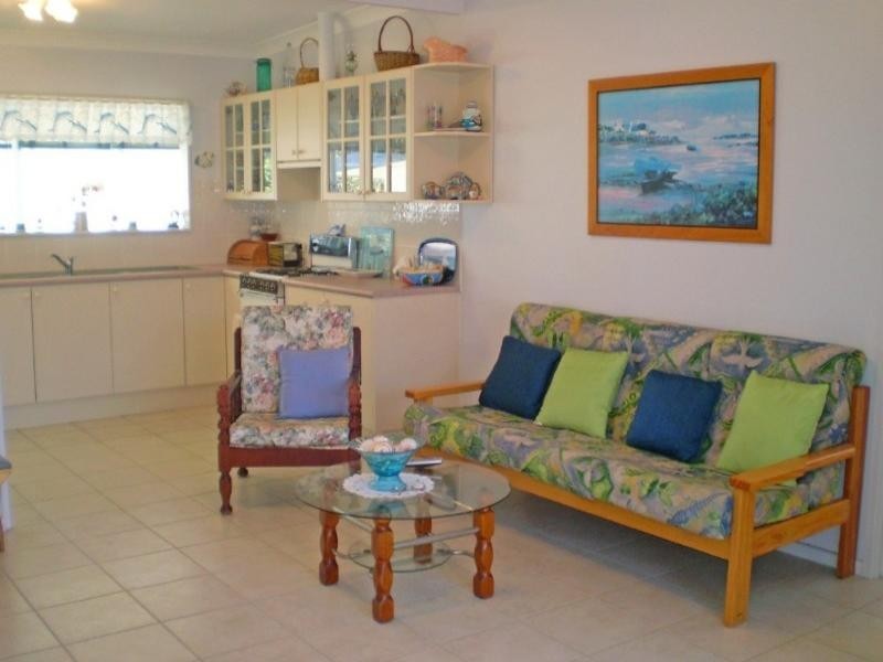 72 Pacific Road, Surf Beach NSW 2536