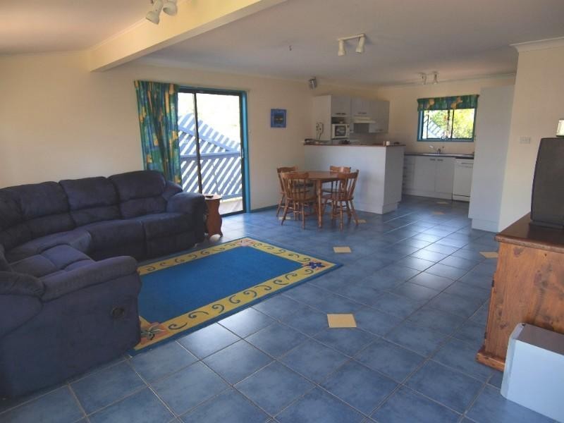 10 Tallawang Avenue, Malua Bay NSW 2536