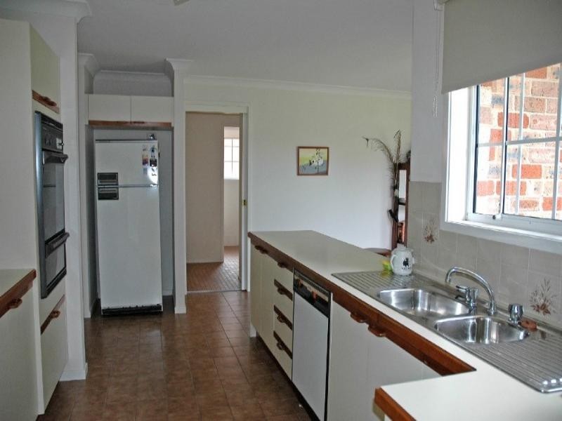 11 Lincoln Crescent, North Batemans Bay NSW 2536