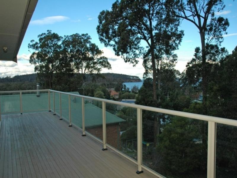 11 Hawks Nest Place, Batemans Bay NSW 2536