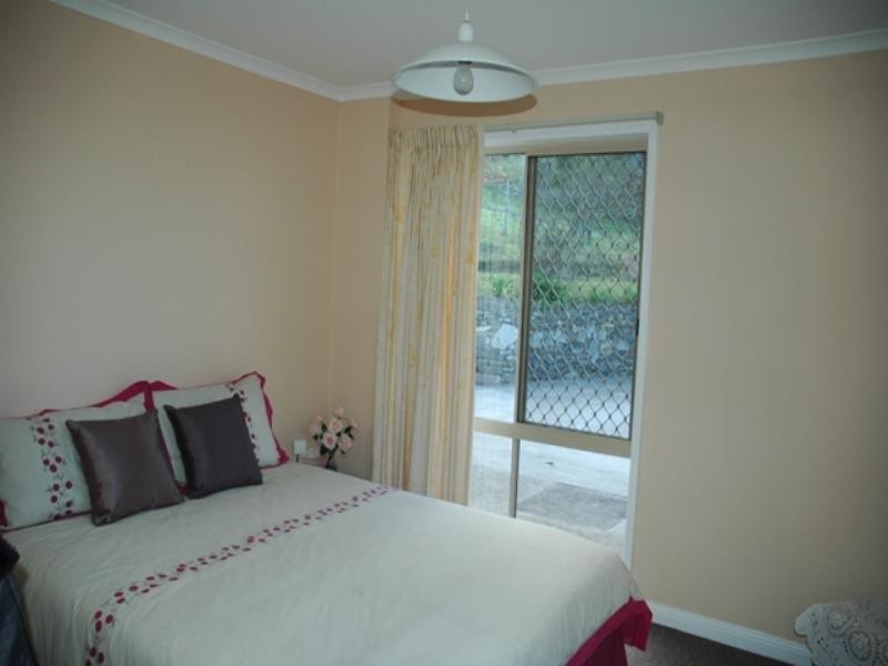 11 Hawks Nest Place, Batemans Bay NSW 2536