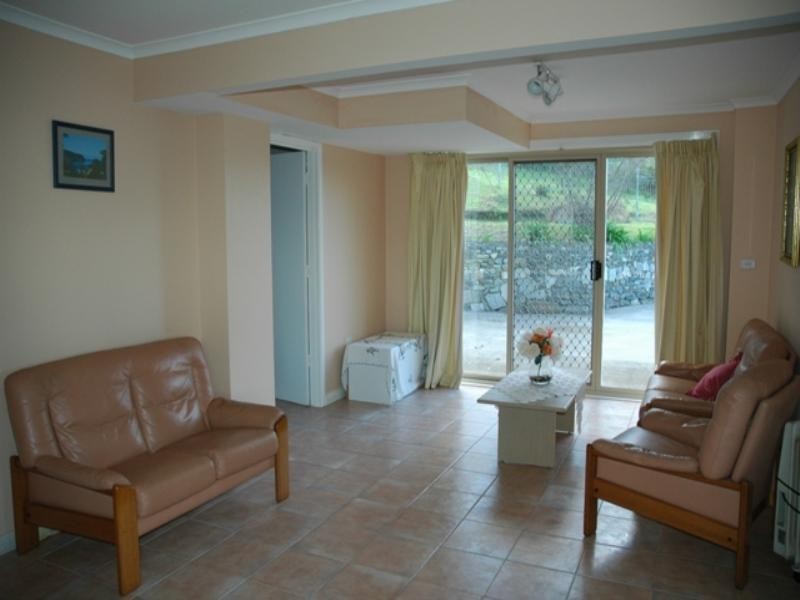 11 Hawks Nest Place, Batemans Bay NSW 2536