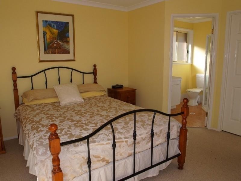 11 Angophora Place, Batemans Bay NSW 2536