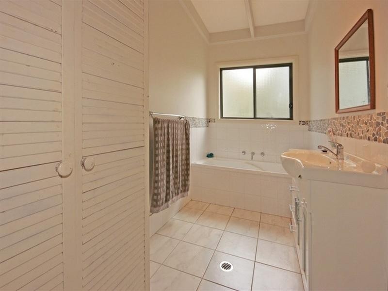 3 Cors Parade, Batemans Bay NSW 2536