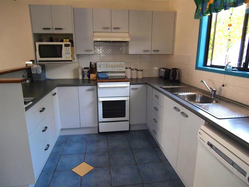 10 Tallawang Avenue, Malua Bay NSW 2536