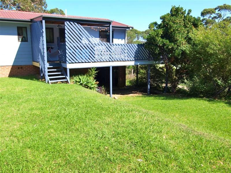 10 Tallawang Avenue, Malua Bay NSW 2536