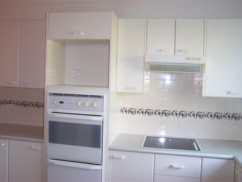 2/4 Cook Avenue, Surf Beach NSW 2536