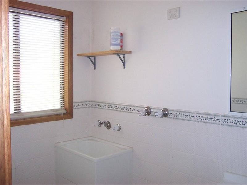 2/4 Cook Avenue, Surf Beach NSW 2536